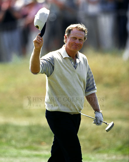 Jack acknowledges his loyal fans-2000 - Historic Golf Photos